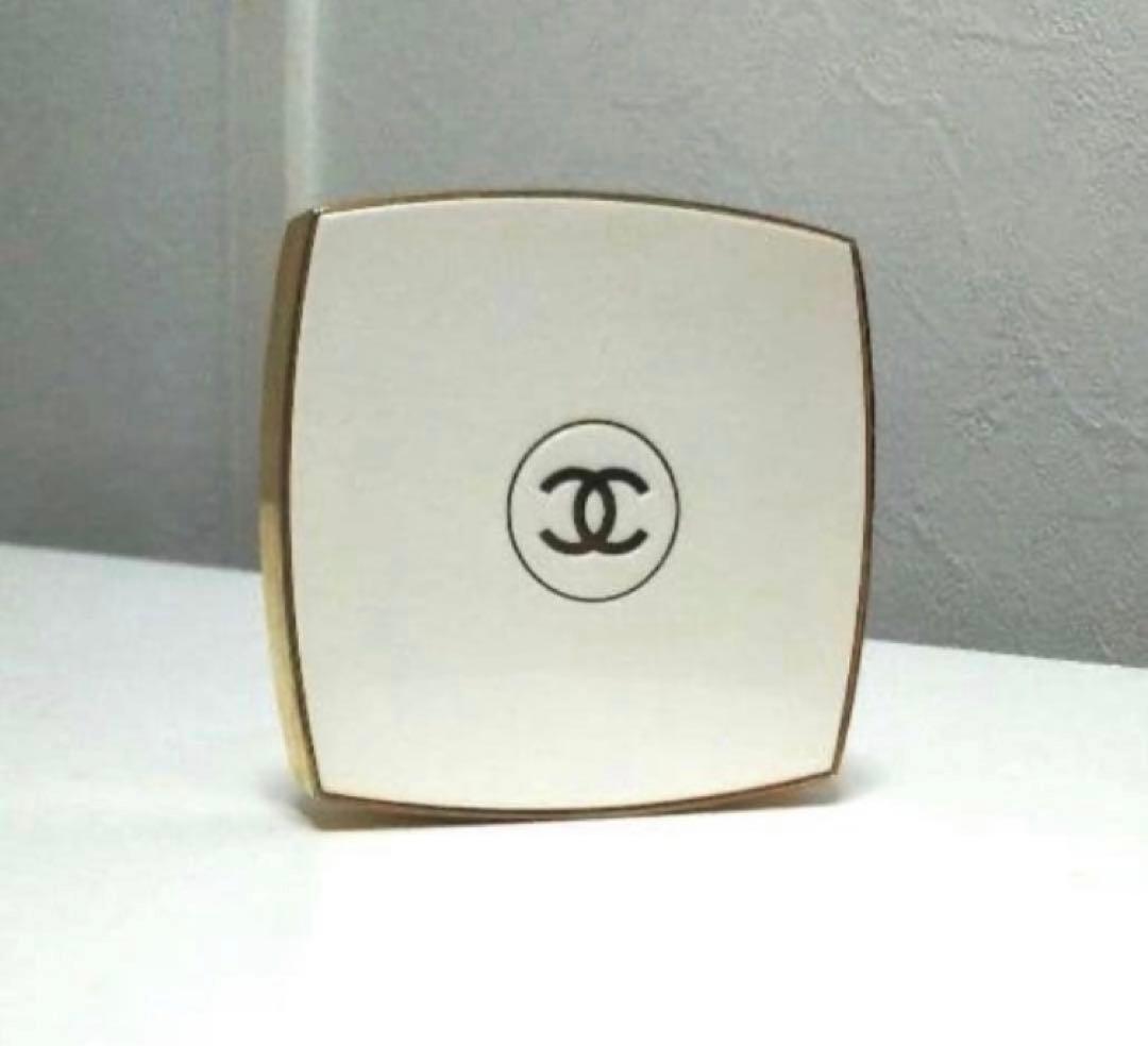 CHANEL スクエア型 ミラー コンパクト