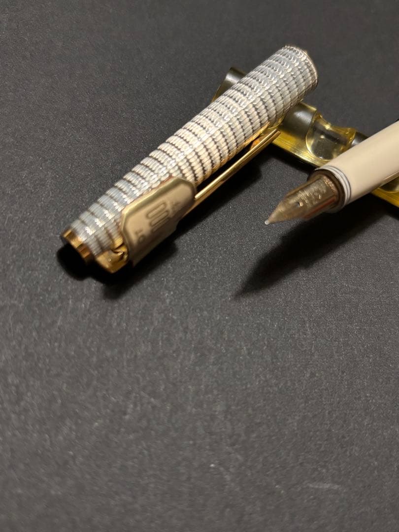パイロット　万年筆　レディ　レトロな　白　ホワイト　廃盤　シルバー