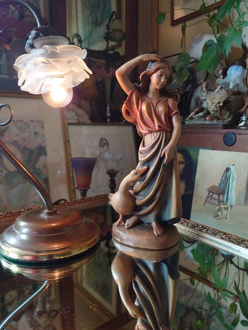 ANRI (アンリ)女の子とアヒル Wood Carving by ANRI