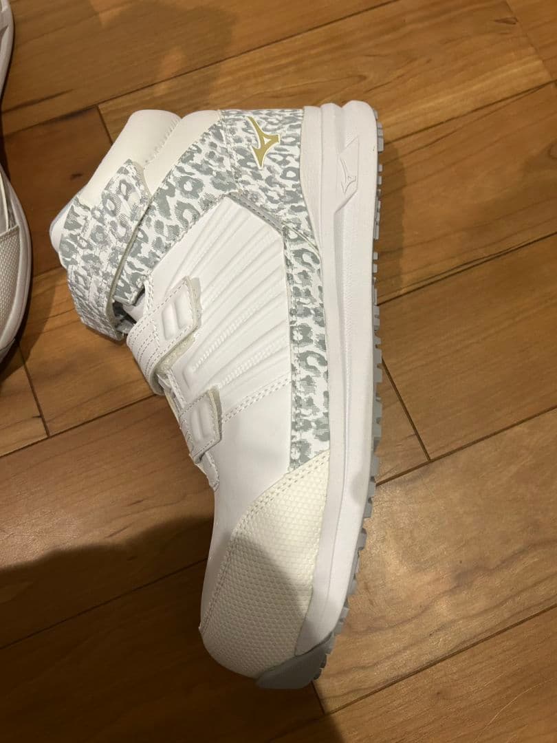 Mizuno ホワイト ハイカット安全靴　ヒョウ柄　レオパード柄　限定色