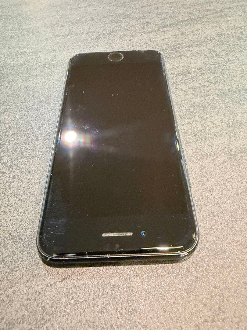 Apple iPhone se 128GB 第３世代　ブラック　背面ひび割れ
