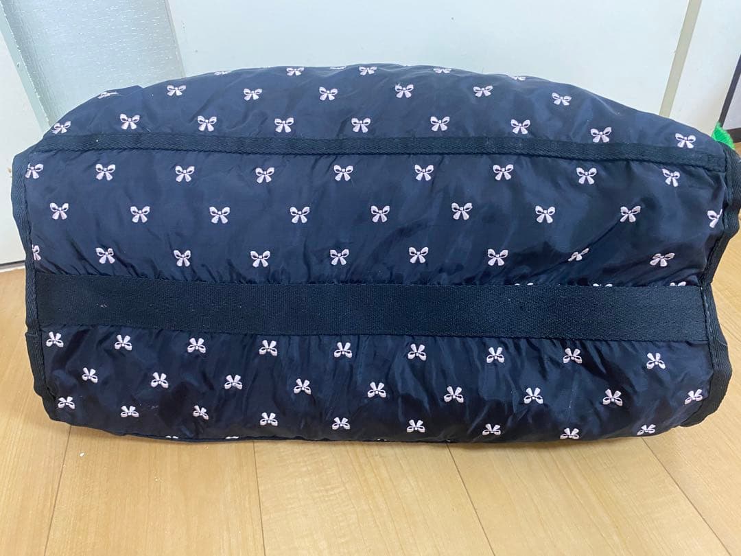 LeSportsac レスポートサック　ボストンバッグ　リボン柄　刺繍