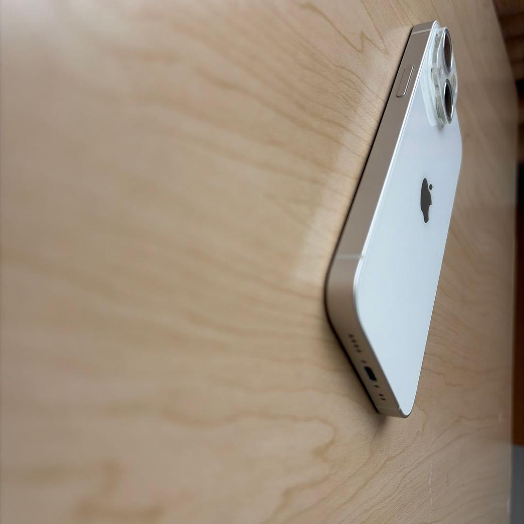 iPhone13miniと充電器