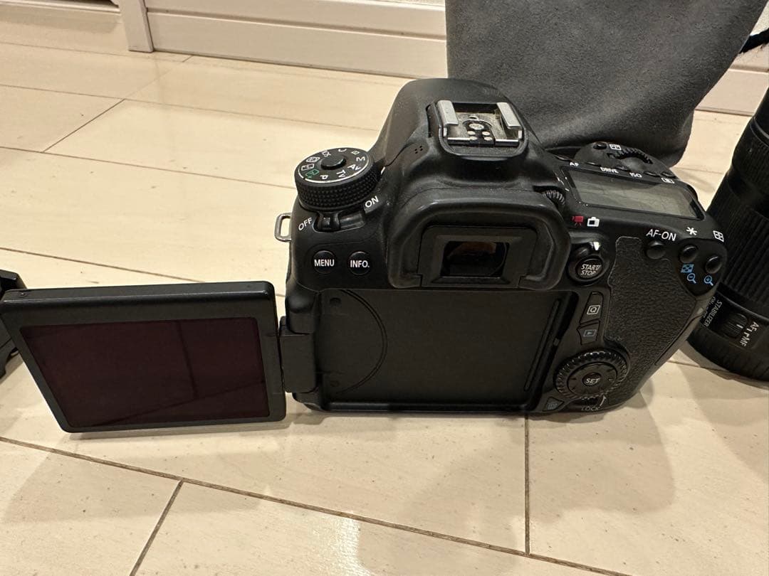 Canon キヤノン EOS 70D ボディキヤノン EF-S 18-135mm