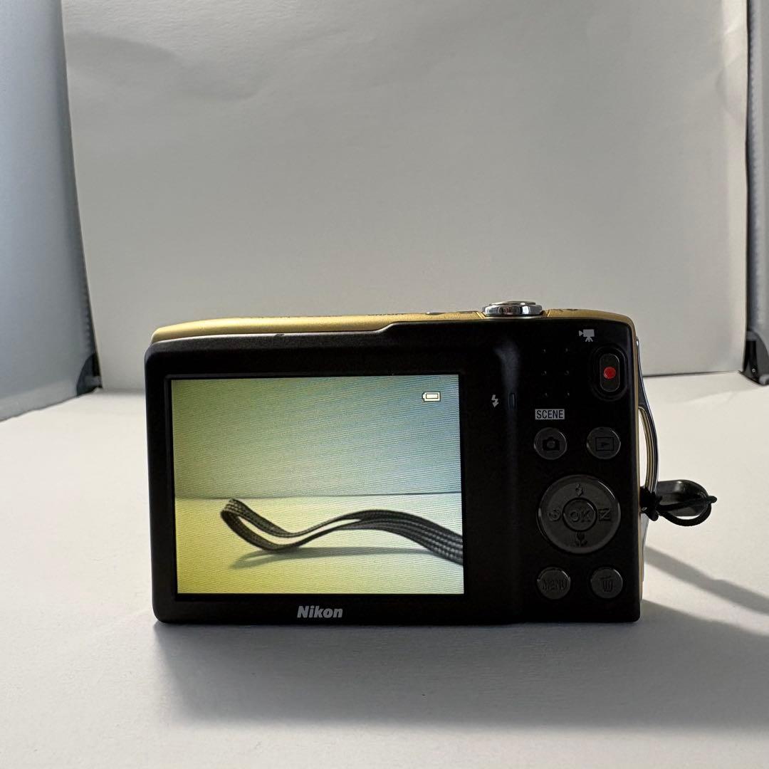 【美品】ニコン Nikon COOLPIX S3300 クールピクス　ゴールド