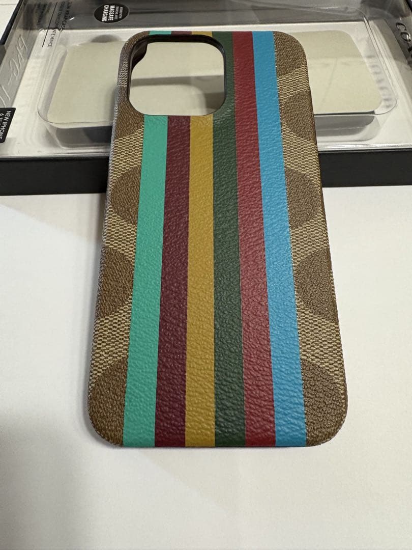 ☆新品☆ COACH iPhone13pro 対応ケースKHAKI MULTI