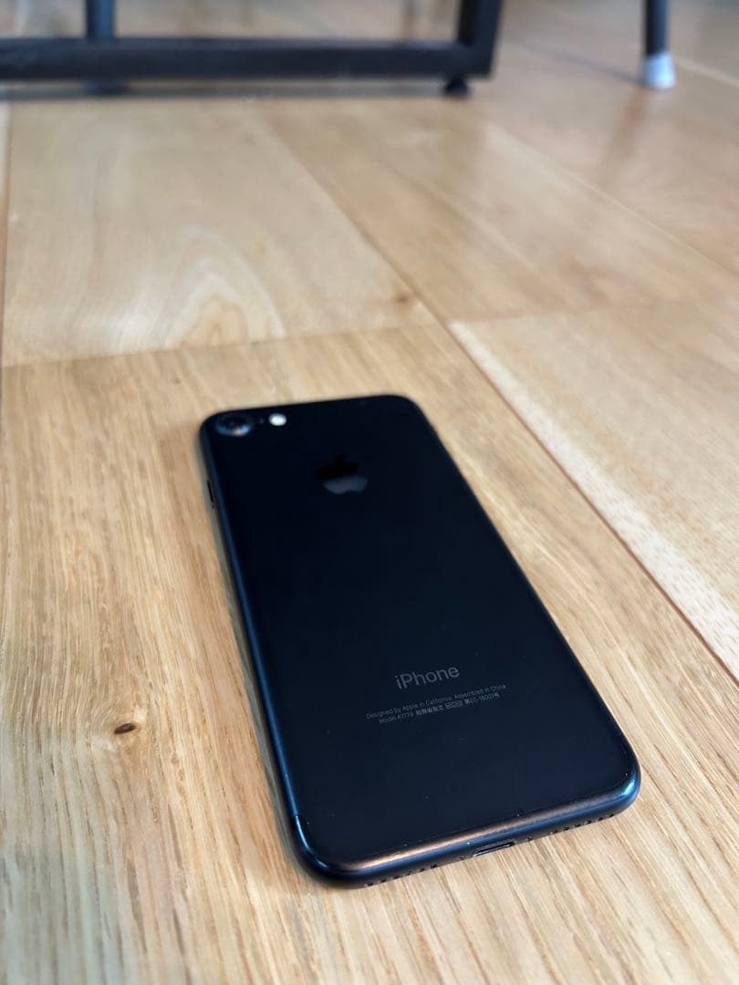 Apple iPhone 7 ブラック　本体128GB