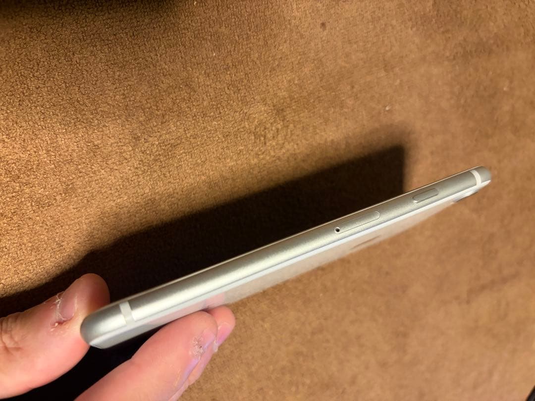 SIMロックなし　Apple iPhone 8 備品 82%
