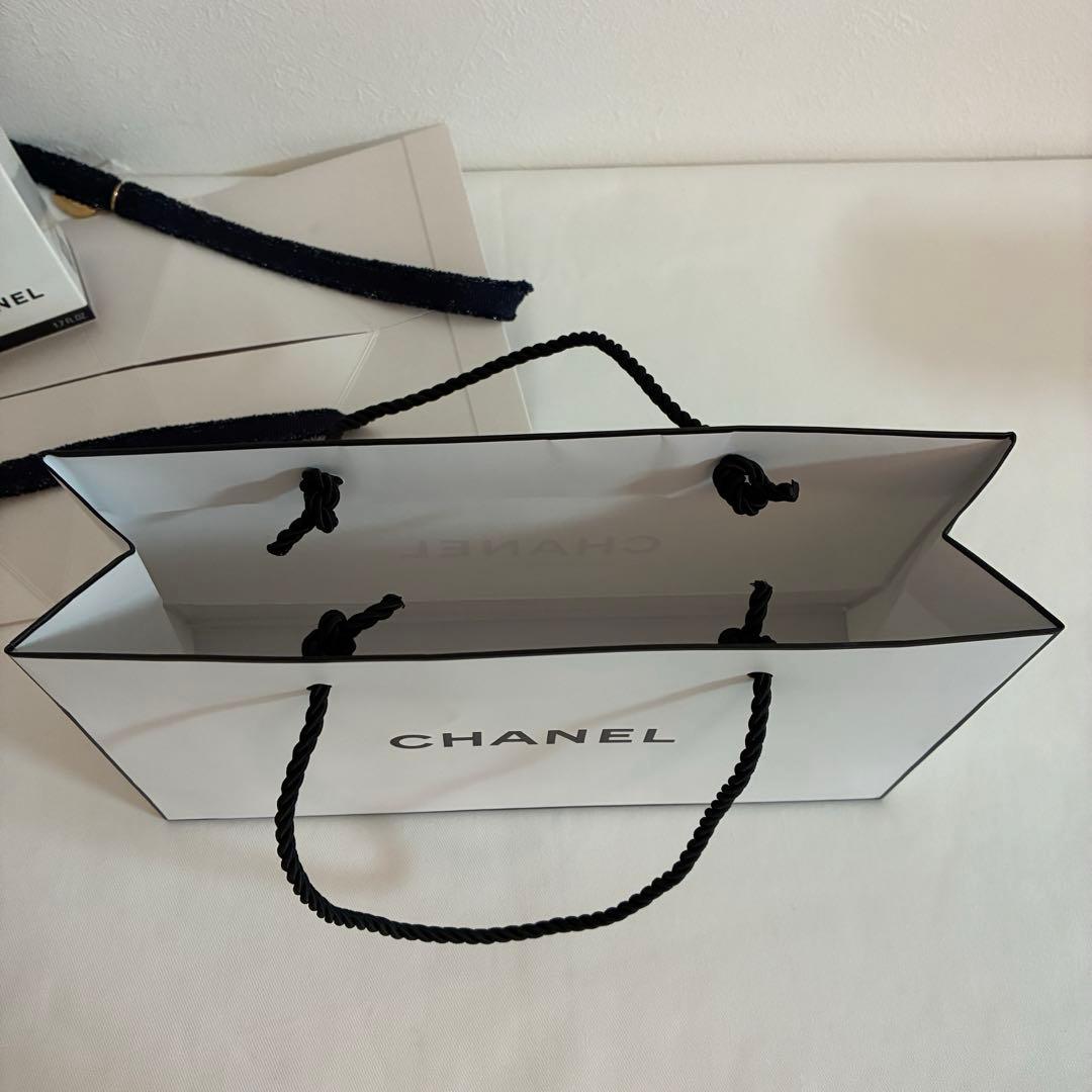 CHANEL LA CRÈME MAIN 50ml ギフトバッグ付き