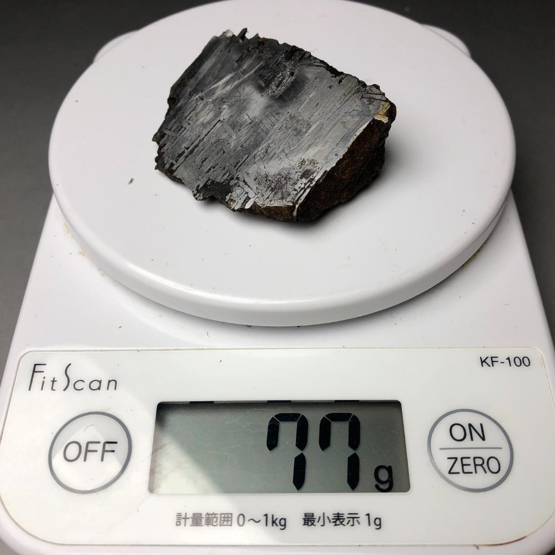 隕石 鉄隕石　アルタイ隕石　外皮付き　ナチュラル　原石　重さ約77ｇ　ケース付き
