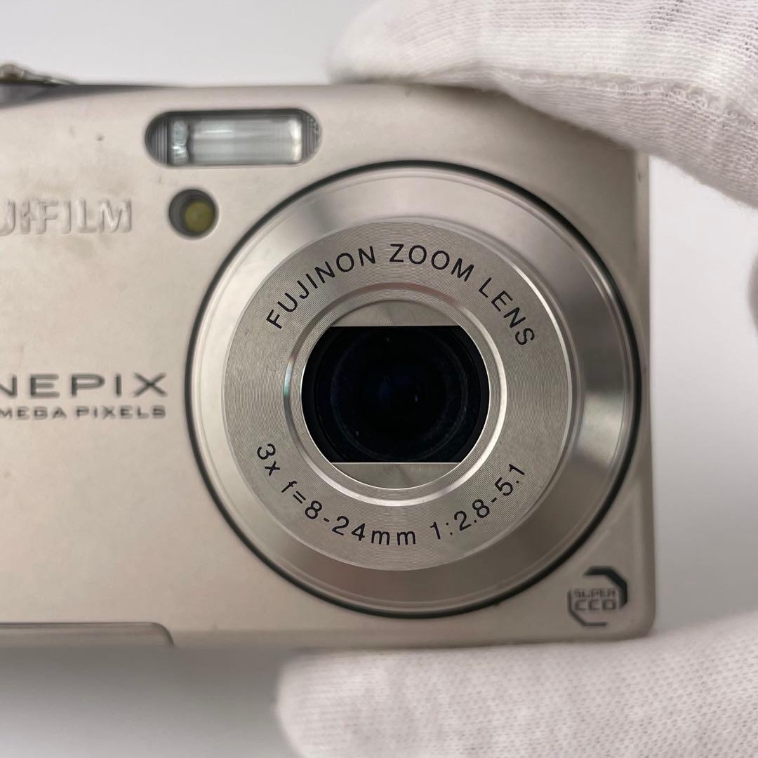 実写美⭕️【動作確認済】FUJIFILM　FinePix F60fd シルバー