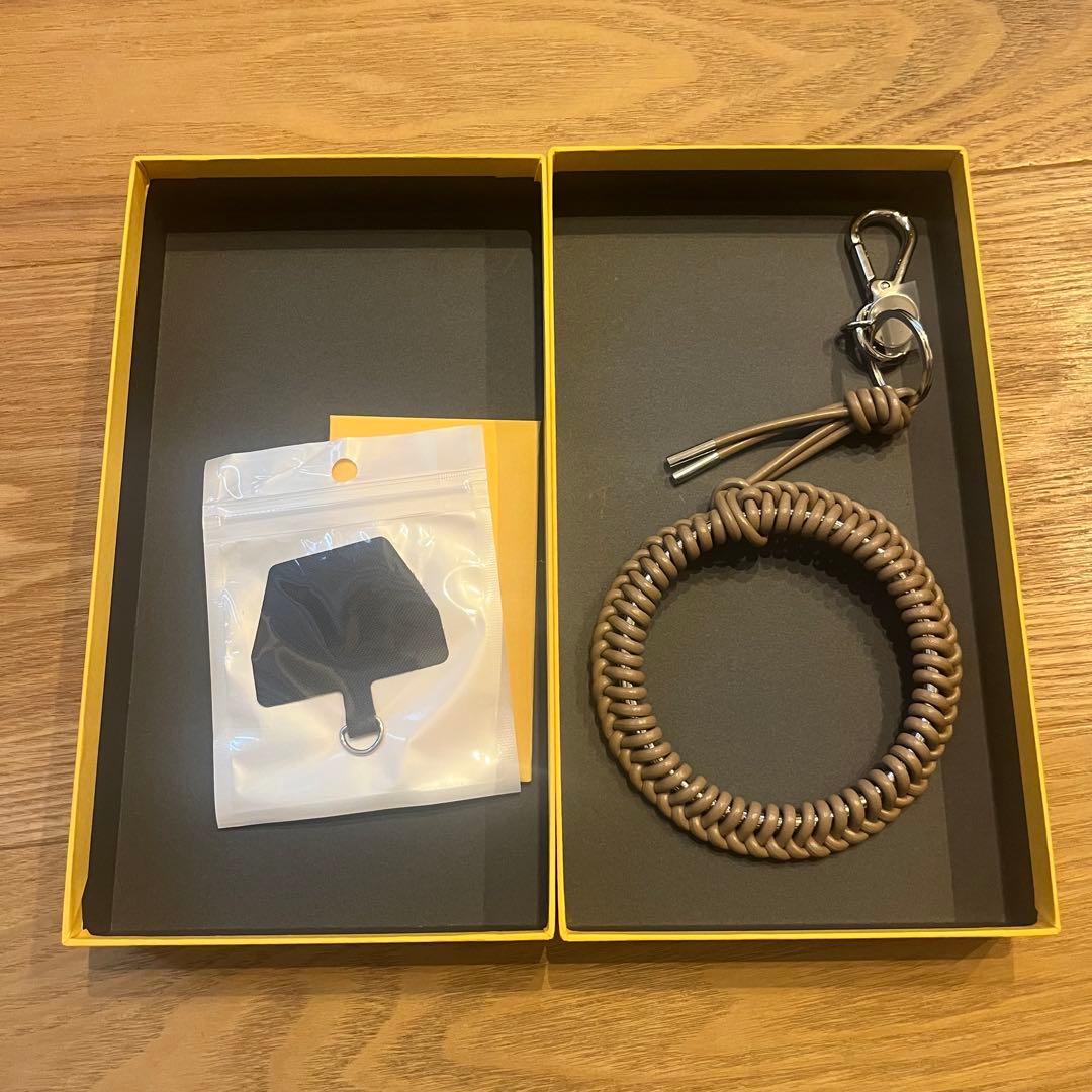 itti イッチ　CRISTY KNOT WRIST CIRCLE CHARM