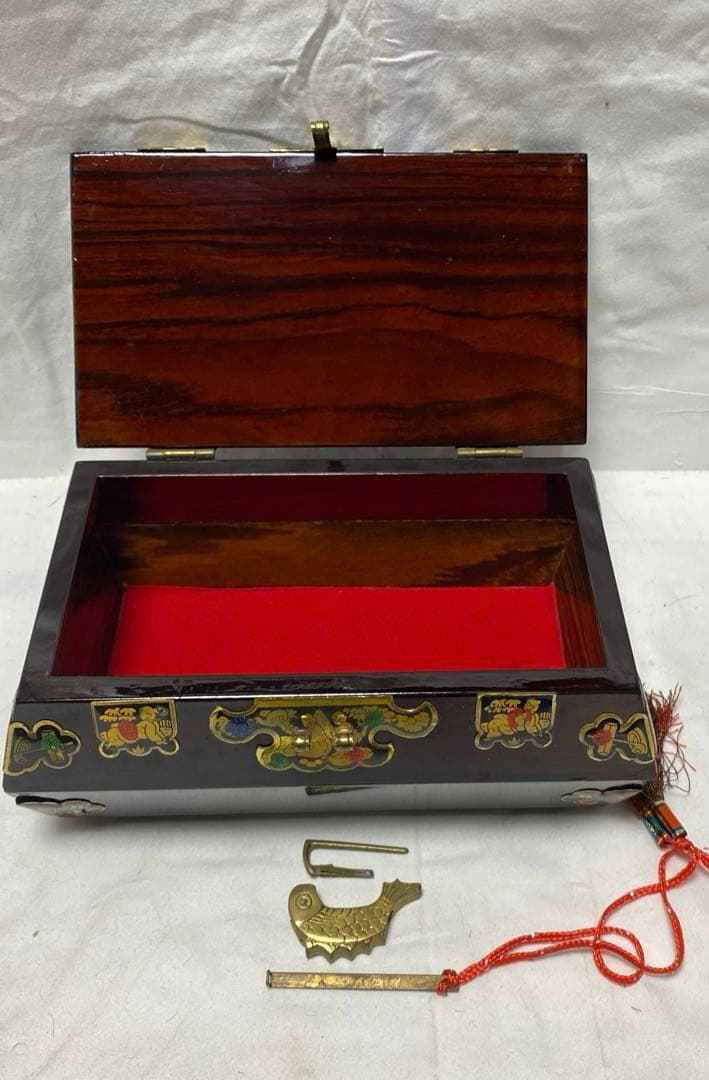 韓国伝統工芸品 漆製の装飾宝石箱/小物入れ 多色柄 装飾紐金具鍵付き