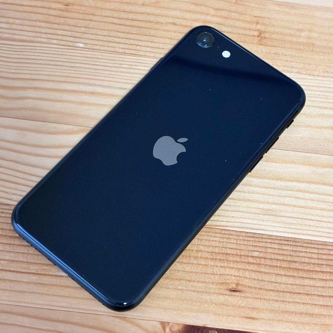 雪*ま様 バッテリー新品　iPhoneSE第3世代64GB SIMフリー　美品