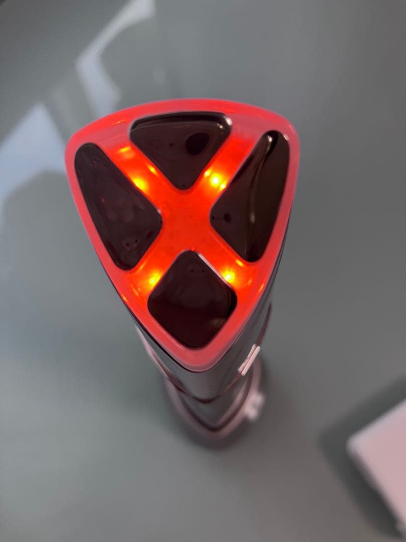 axxzia アクシージア 目元 美顔器