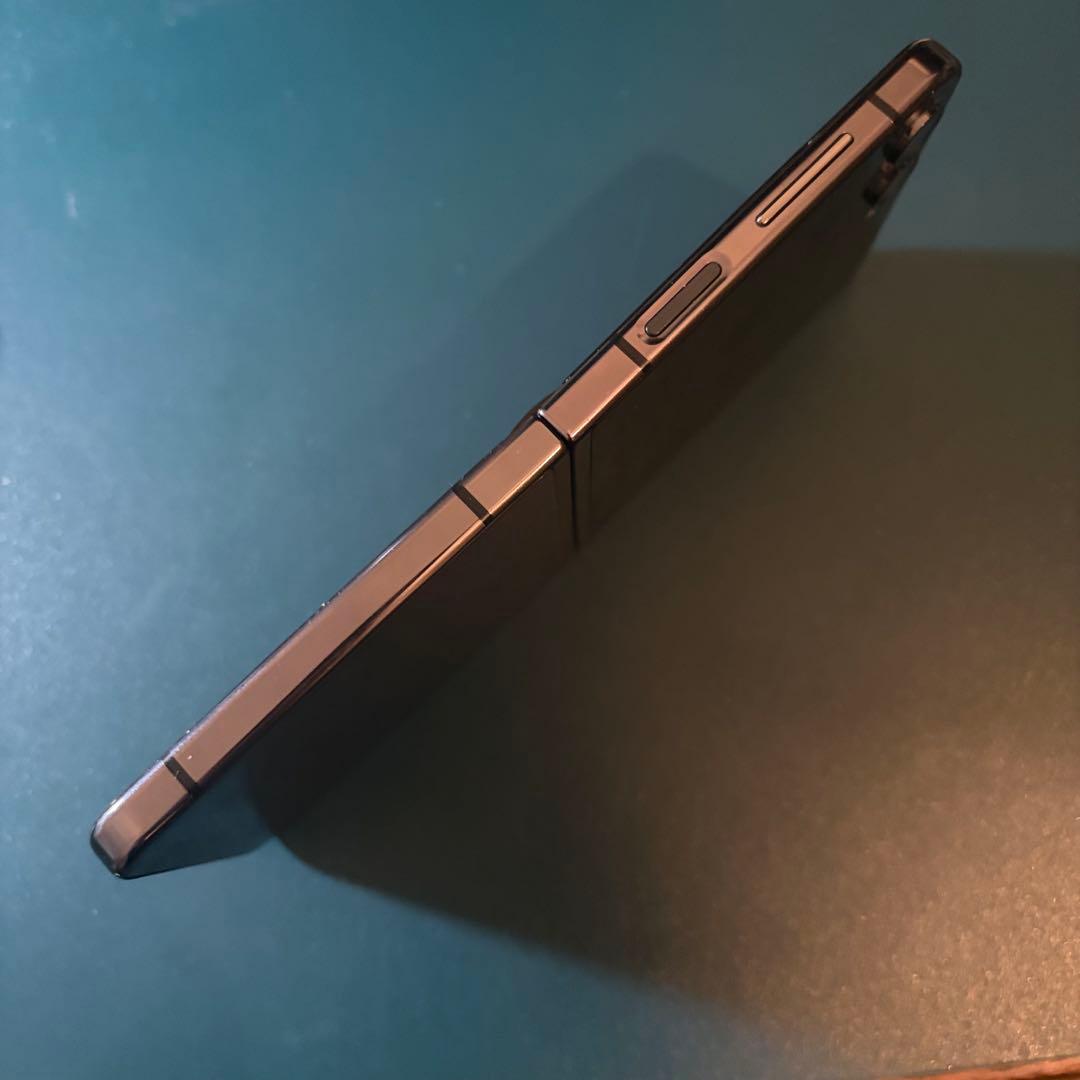 Samsung Galaxy Z Flip5 au 国内版 SCG23