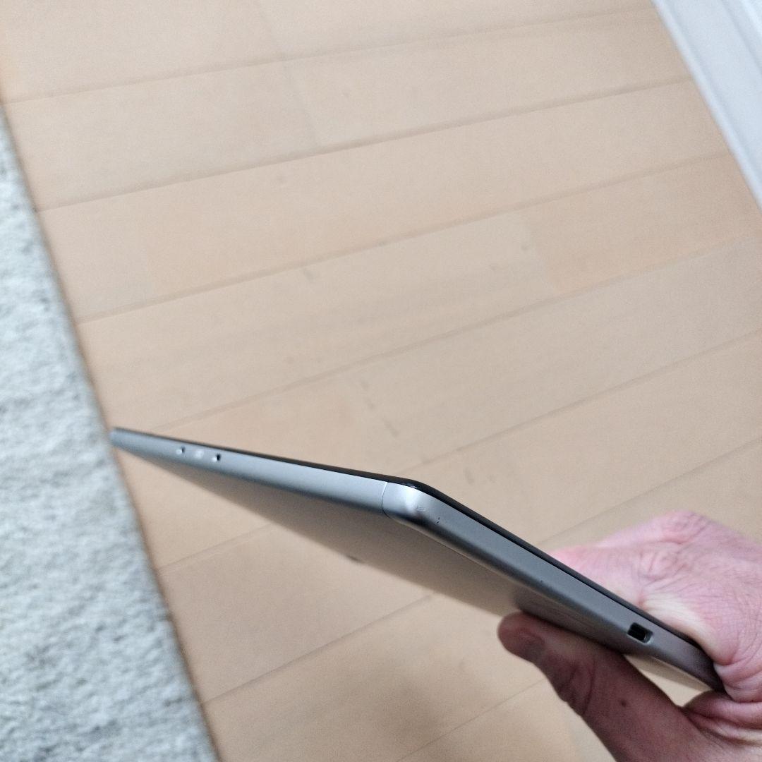 NEC　LAVIE Tab E 10.3インチ（ケース付き）