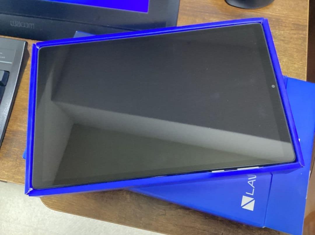 NEC　LAVIE Tab E 10.3インチ（ケース付き）