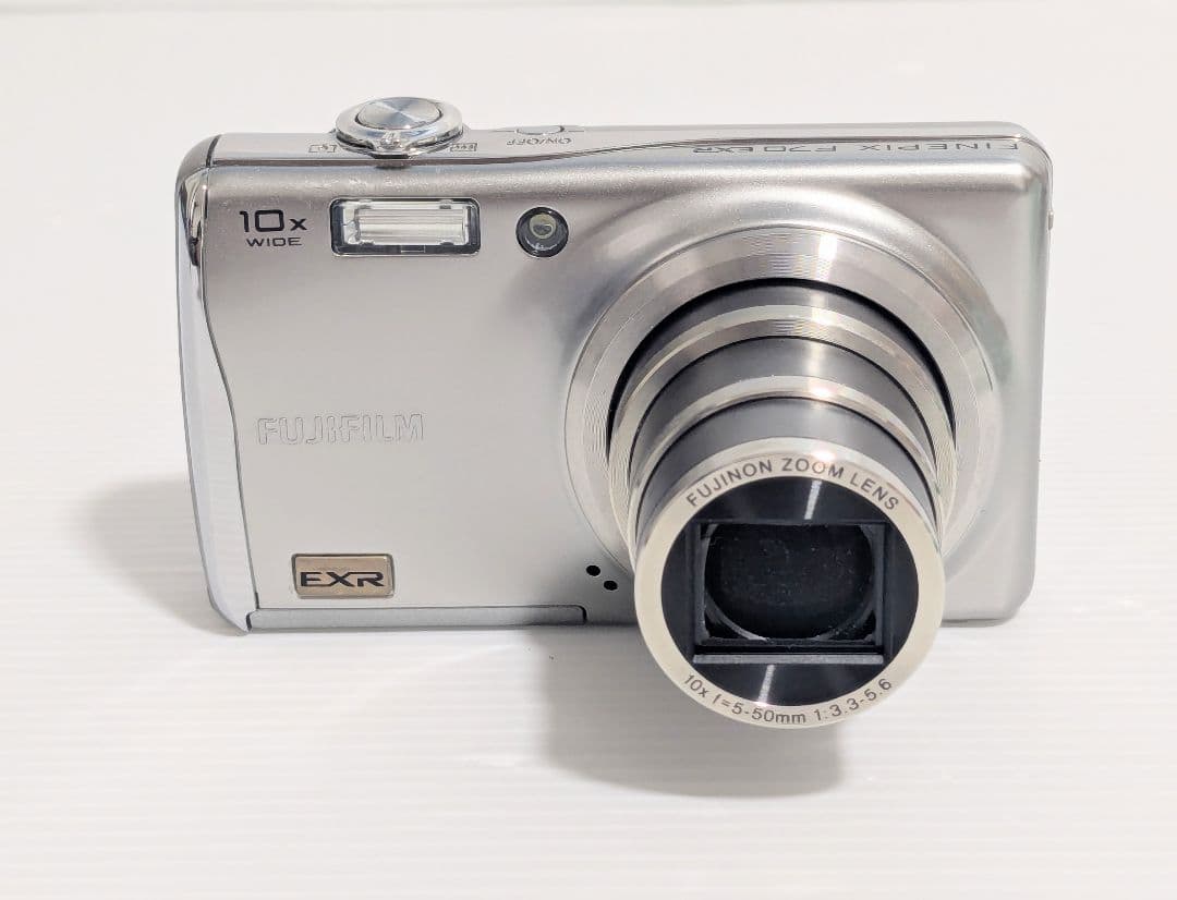 FUJIFILM　フジフィルム　 Finepix F70EXR シルバー