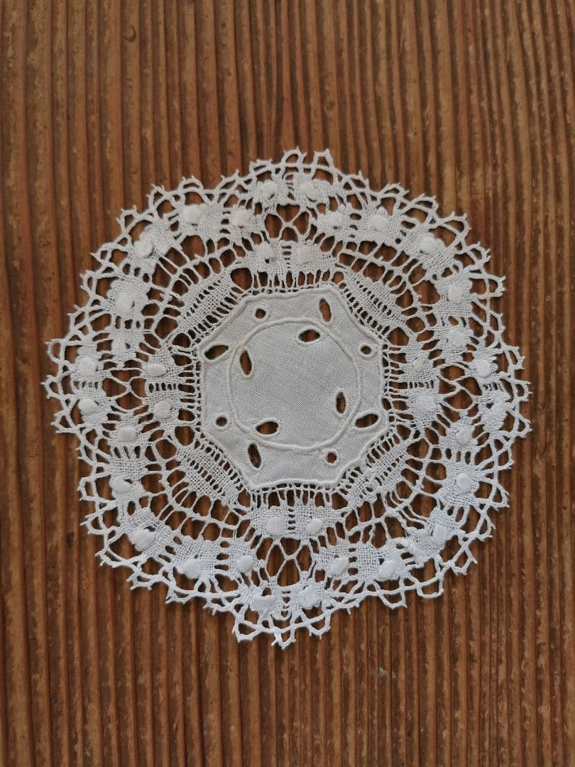 アンティーク アイレット刺繍リネン クルーニーレース ル・ピュイ 花型ドイリー