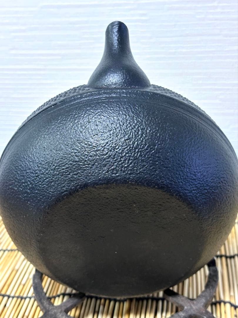 ＵＳＥＤ、良品　南部池永造　１５型福禄アラレ　南部鉄瓶　南部鉄器　調理器具　鉄瓶