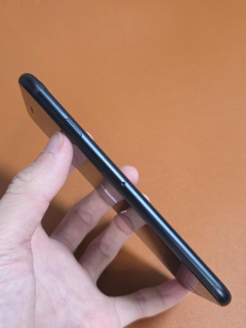 iPhone SE3 64GB 第3世代 SIMフリー 制限なしバッテリー84%