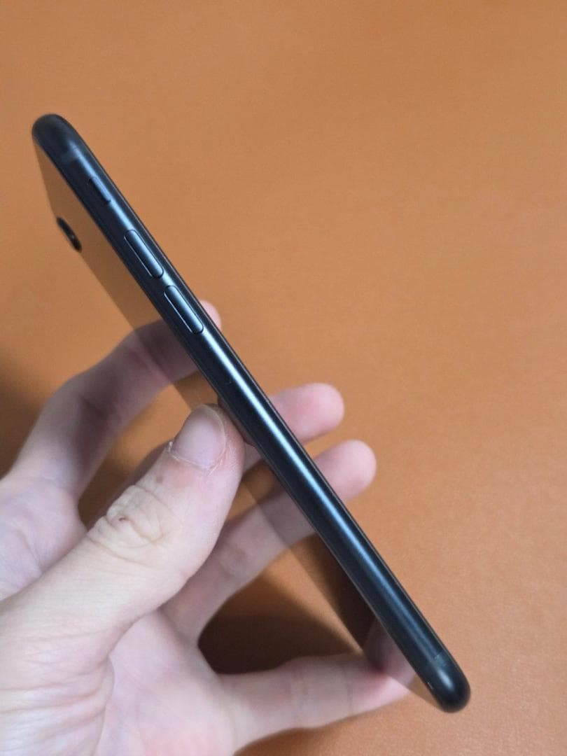 iPhone SE3 64GB 第3世代 SIMフリー 制限なしバッテリー84%