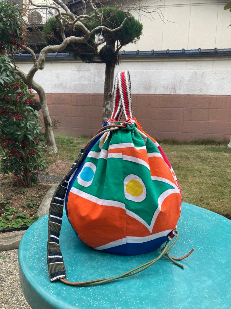 大漁旗のころんとしたカラフルリュック