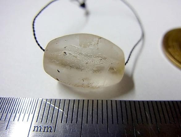 ★N0401★古代石 (224) 出土　水晶　6面クオーツビーズ　アフガニスタン