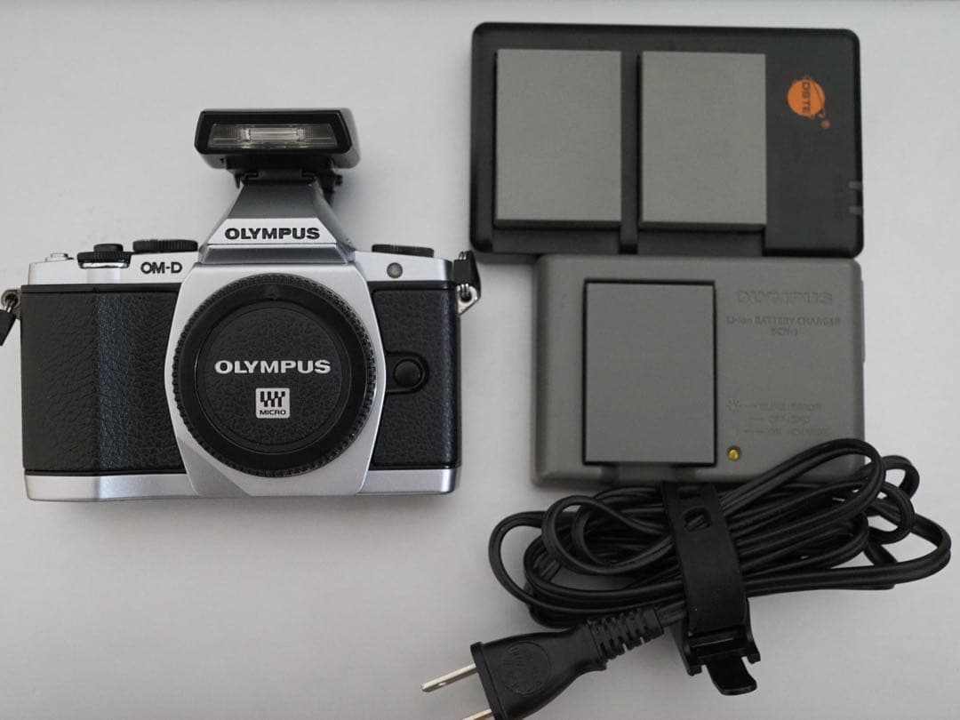 OLYMPUS OM-D E-M5シャッター1941回+レンズ+コンボセット
