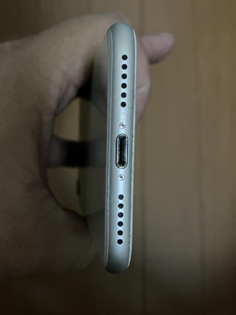 【美品】Apple iPhone 8 64GB　シルバー本体