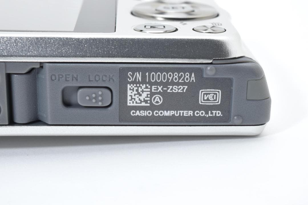 《 美品 》　カシオ　CASIO EXILIM EX-ZS27 シルバー