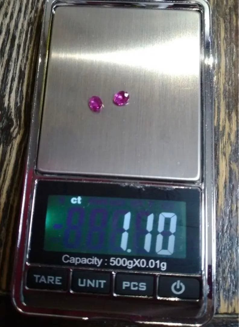天然ルービピアスルース　天然色　非加熱無処理　ミャンマー製 1.1ct