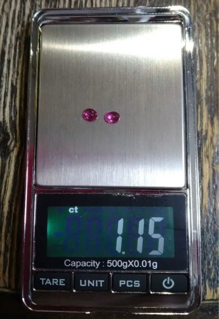 天然ルービピアスルース　天然色　非加熱無処理　ミャンマー製 1.1ct