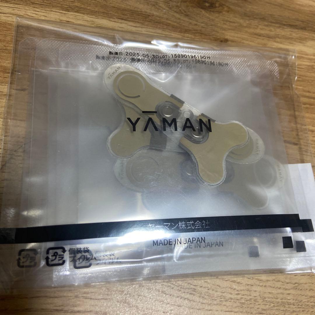 ヤーマン デザインリフトモア 最新モデル本体+目元・口元シート16セット付