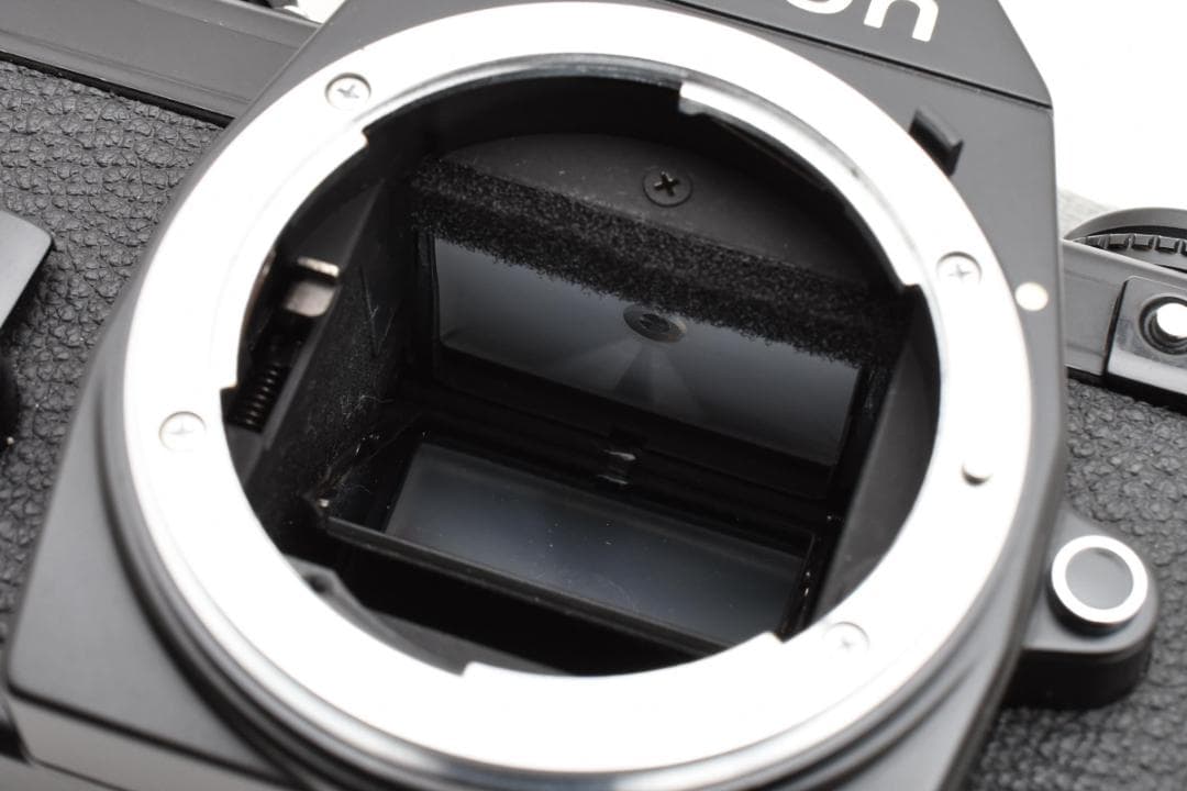 美品 NIKON ニコン EM フィルムカメラ　モルト新品交換済 B670