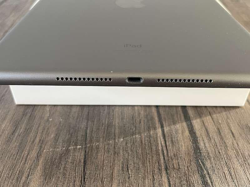 ⑫【美品】iPad Apple 第9世代　Wi-Fiモデル　64GB