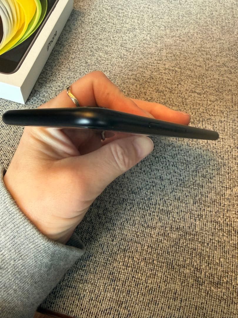 Apple iPhone SE (第2世代) ブラック 箱付き　SIMロックなし