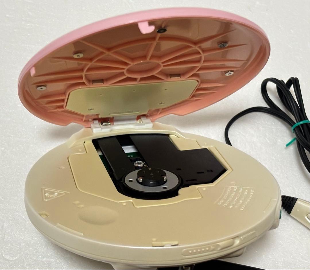 u*）様 ハローキティ　PCD-30KT ポータブルCDプレーヤー