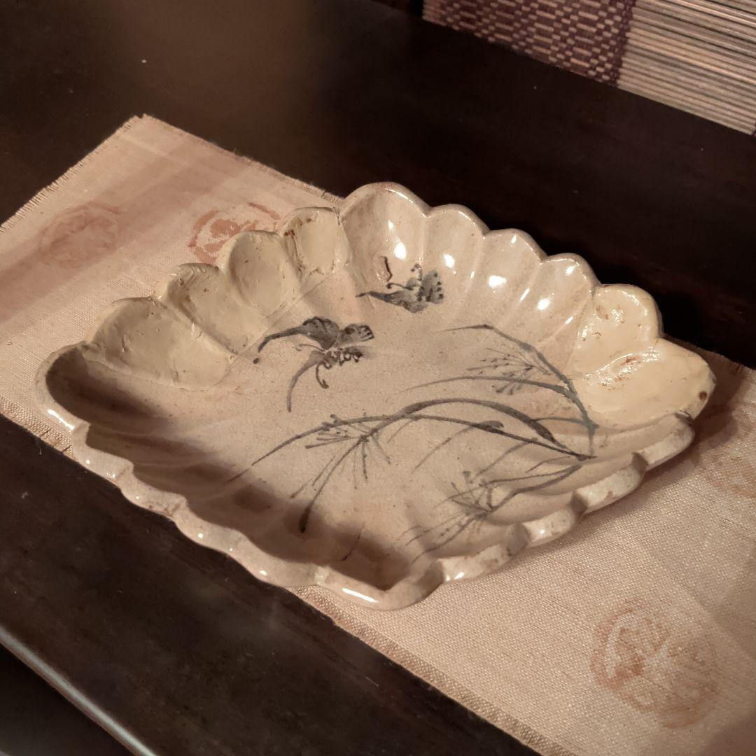 献上唐津(発掘品)唐人御茶碗窯出土品　薄に蝶図の菱型皿