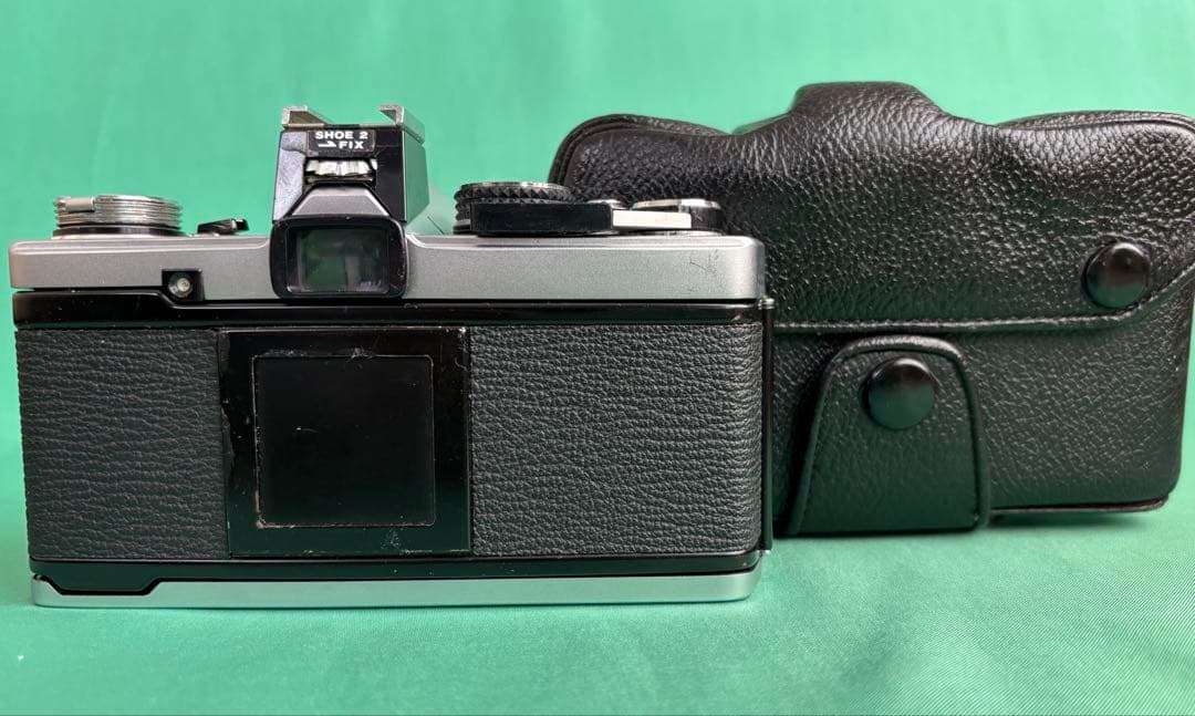 ★ OLYMPUS OM-2 (革ケース付) + 広角レンズ 28mm