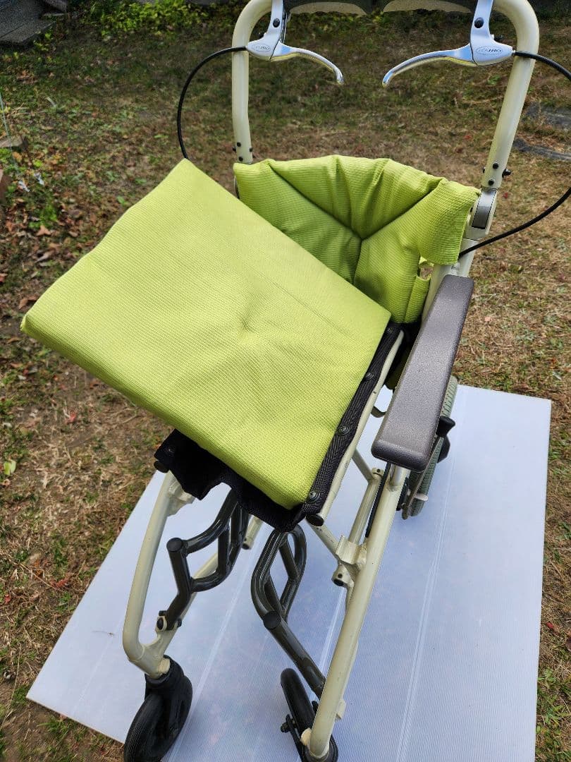 介助用車椅子 コンパクト