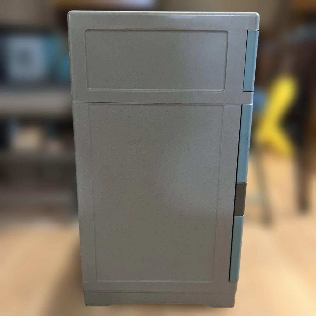 rubbermaid ラバーメイド　キャビネット　サイドデスク　サイドテーブル