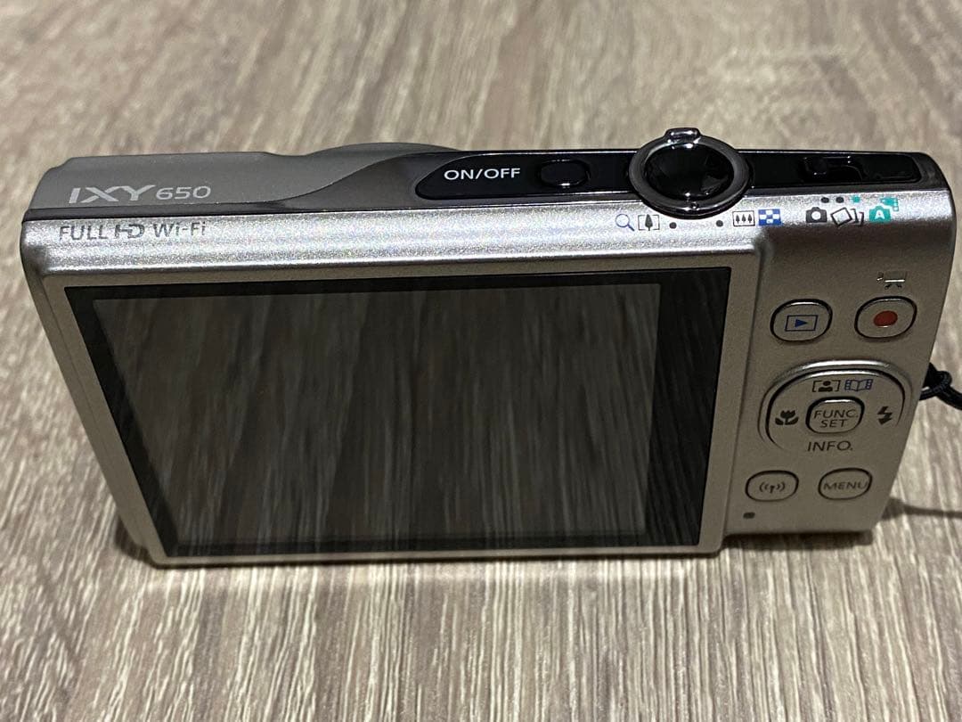 【中古】Canon IXY 650 シルバー　デジカメ