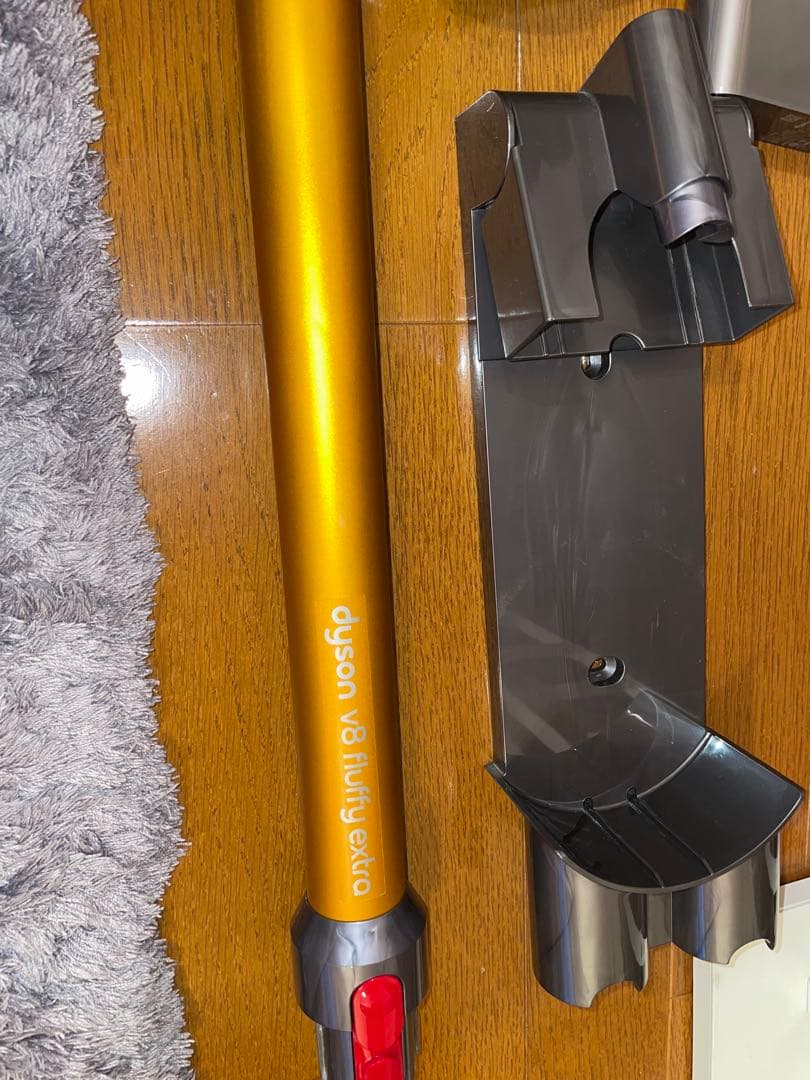 ダイソン　v8 fluffy extra 付属品あり　Dyson