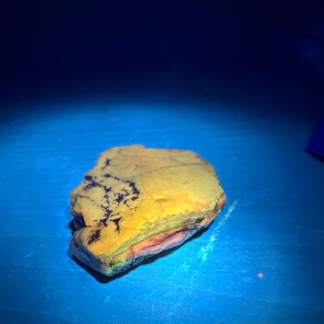 【クルミ様ご検討品】北海道石　然別オパール　蛍光オパール59ｇ