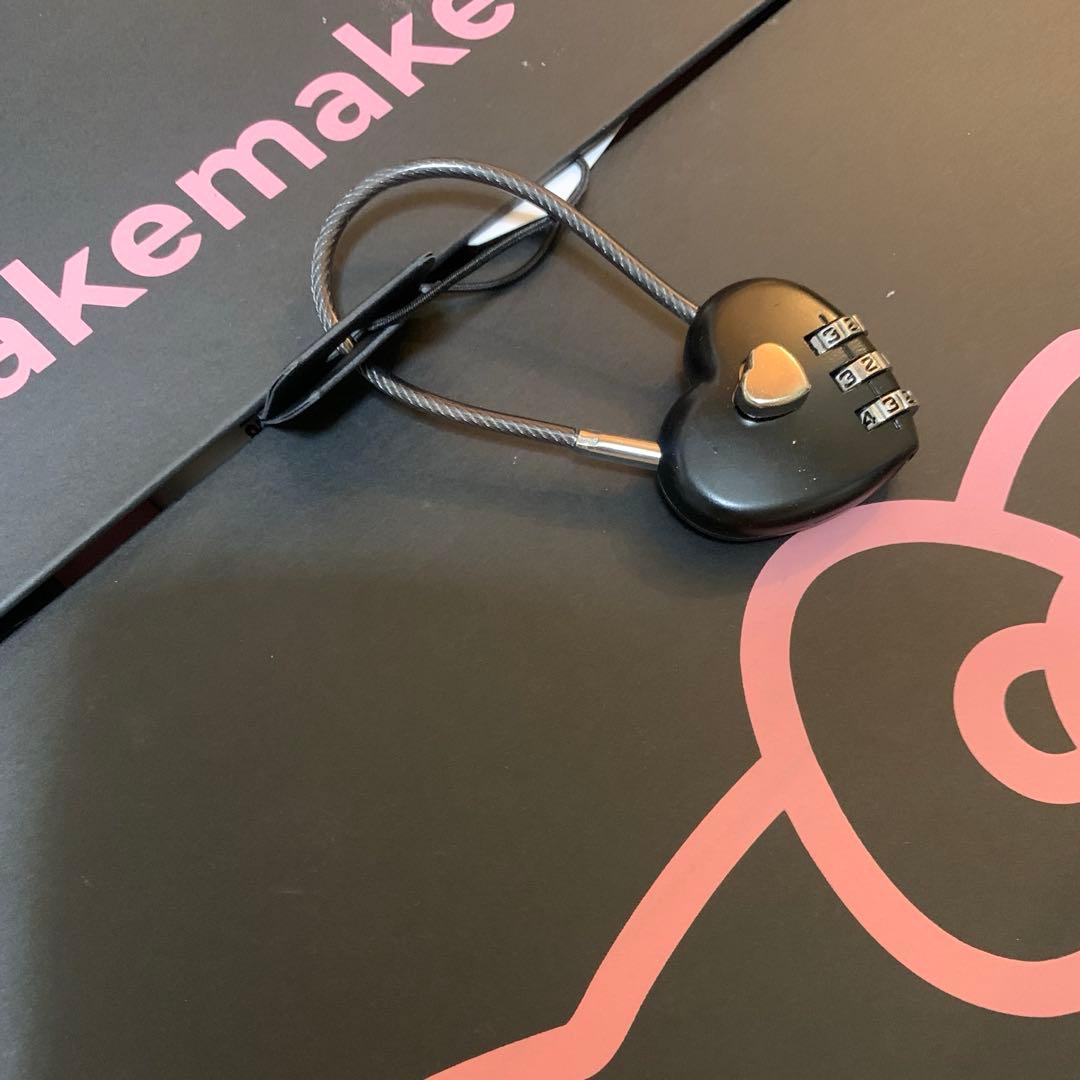 【新品】wakemake ハローキティ　コラボエディション　非売品　ボックス