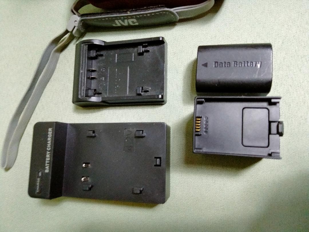 JVC Everio GZ-E225-R フルHDビデオカメラ 動作確認OK