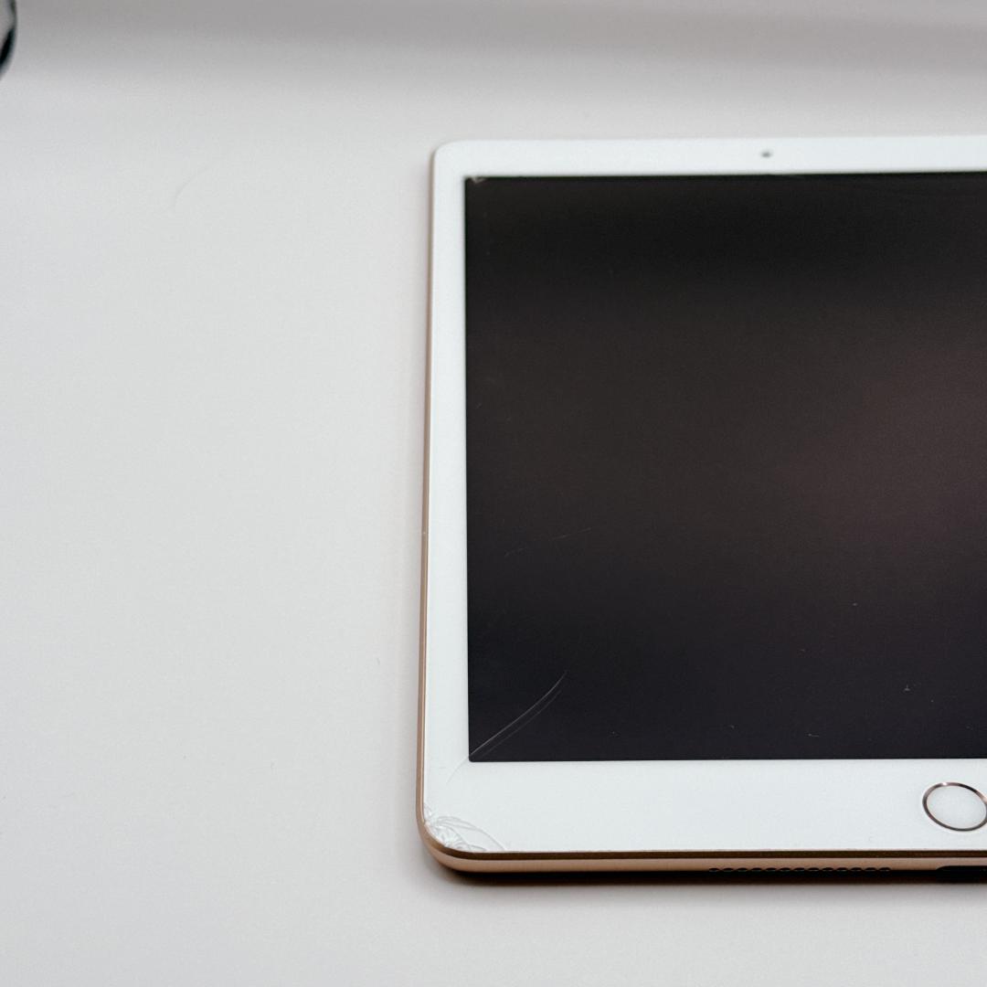 iPad 第7世代 32GB Wi-Fi+Cellular MW762J/A