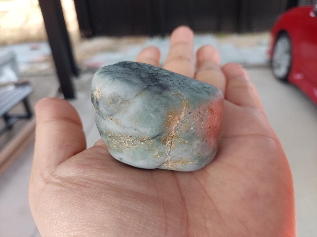糸魚川　翡翠　ヒスイ　原石　137.7g